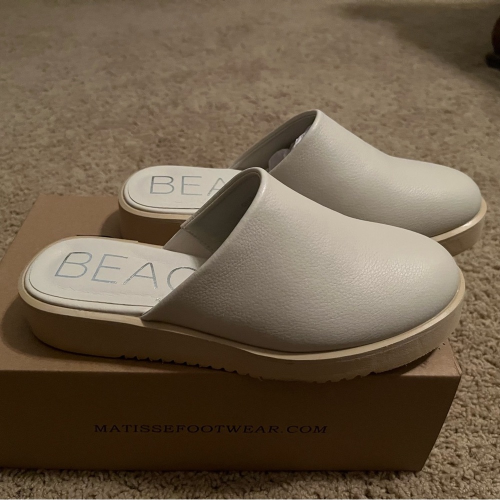 Platform clogs
